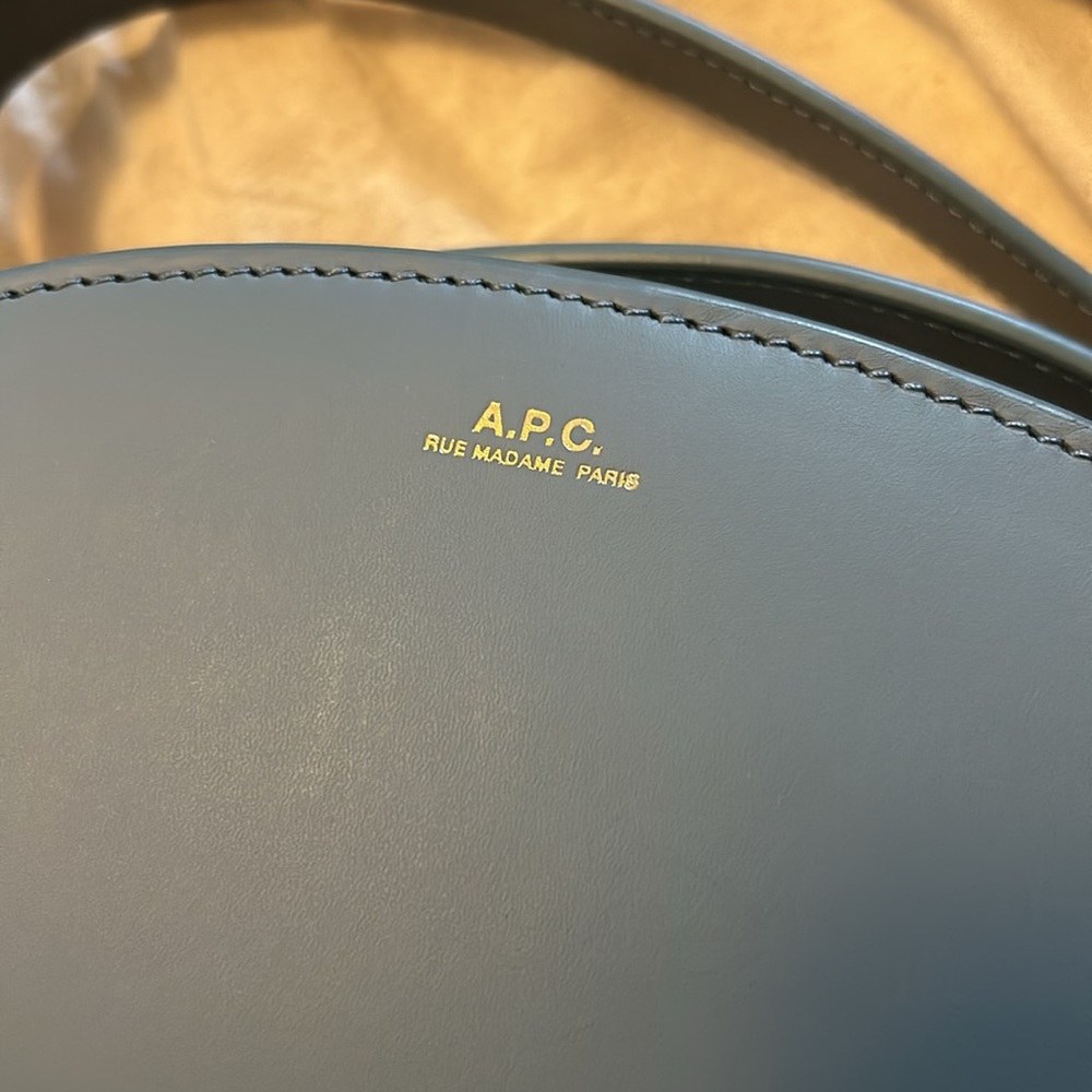 Never Worn A.P.C. Blue Leather Crossbody Bag - Picture 4 of 4